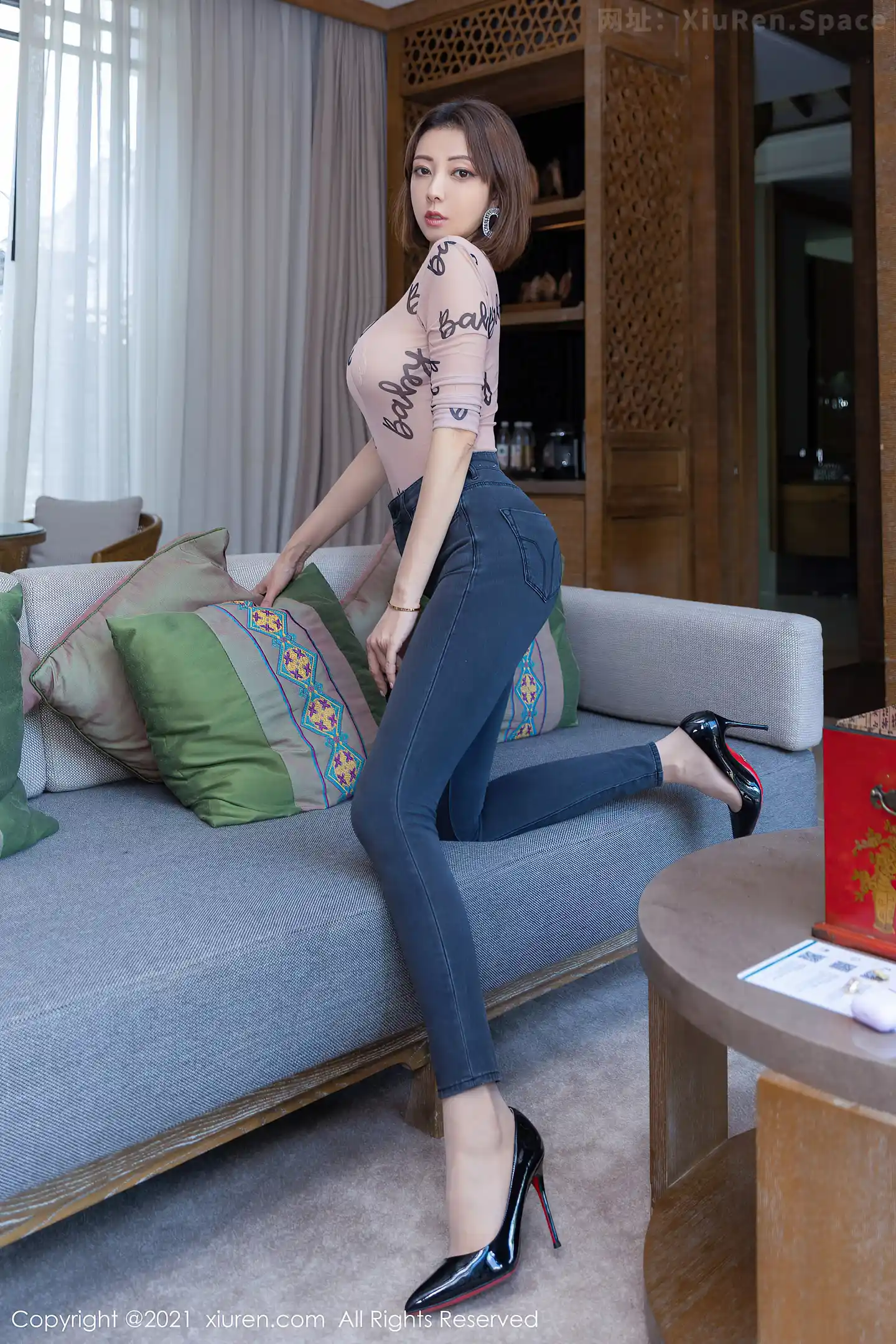 图片[5]-[XiuRen秀人网]VOL.3760 模特果儿Victoria阳朔旅拍私房薄透服饰半撩露傲人豪乳诱惑写真60P-秀人网官方网站